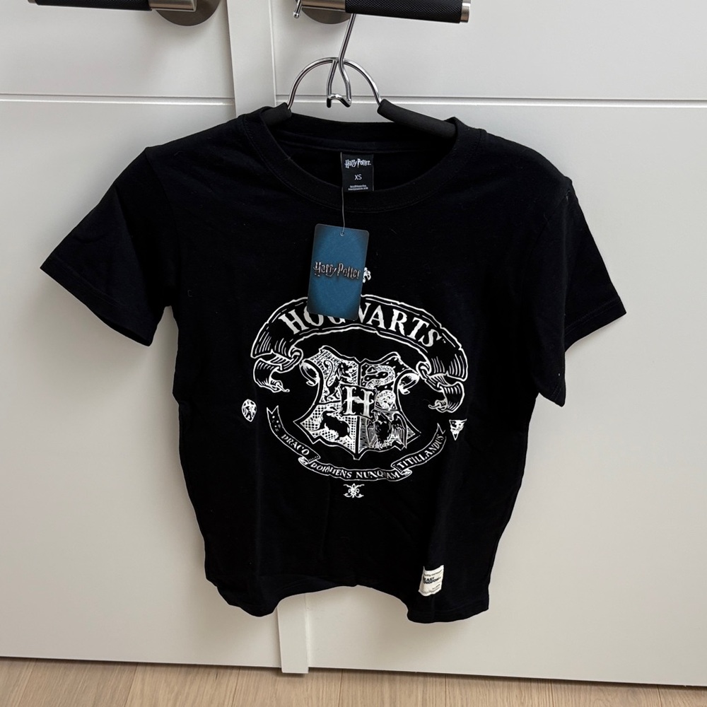 Warner Bros. Black Hogwarts Crest Tee